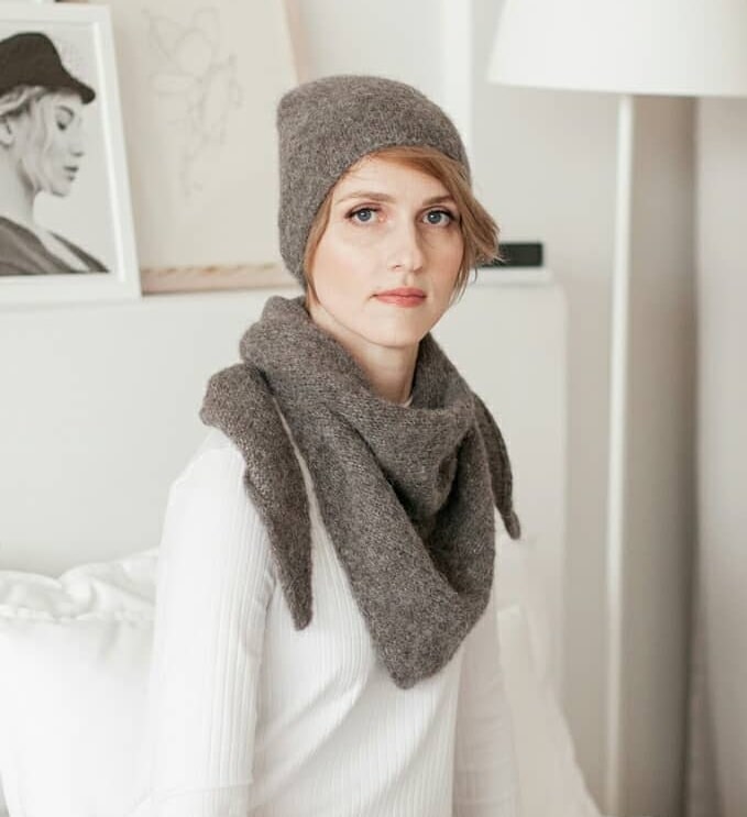 How to wear a beanie with different hairstyles 40 winter ideas